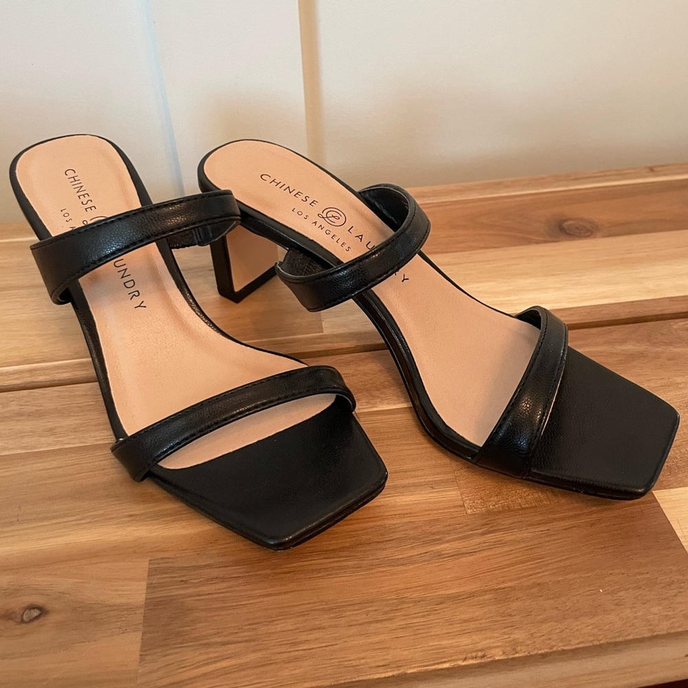 NIB Chinese Laundry Yanti Heels in Black